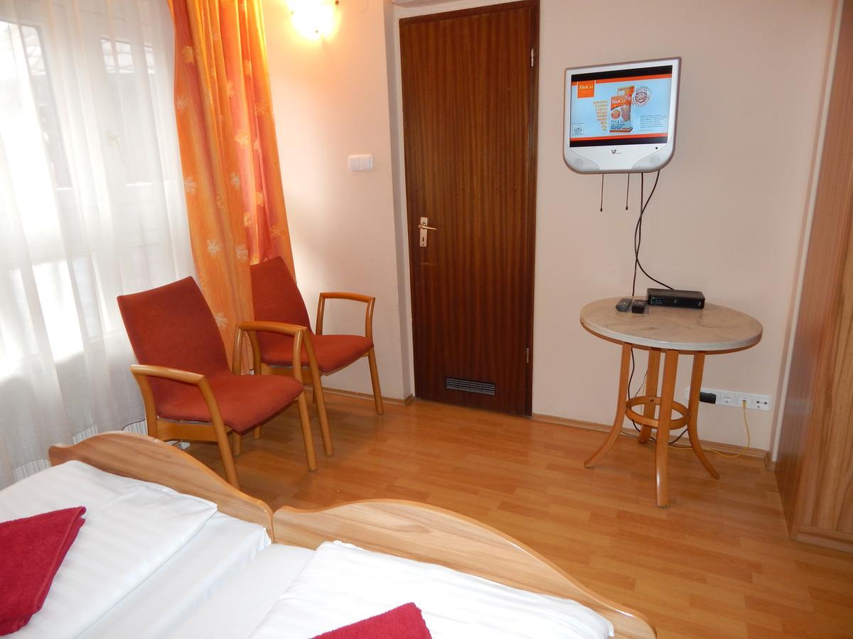 Kalvin Vendegszobak Debrecen Exterior photo