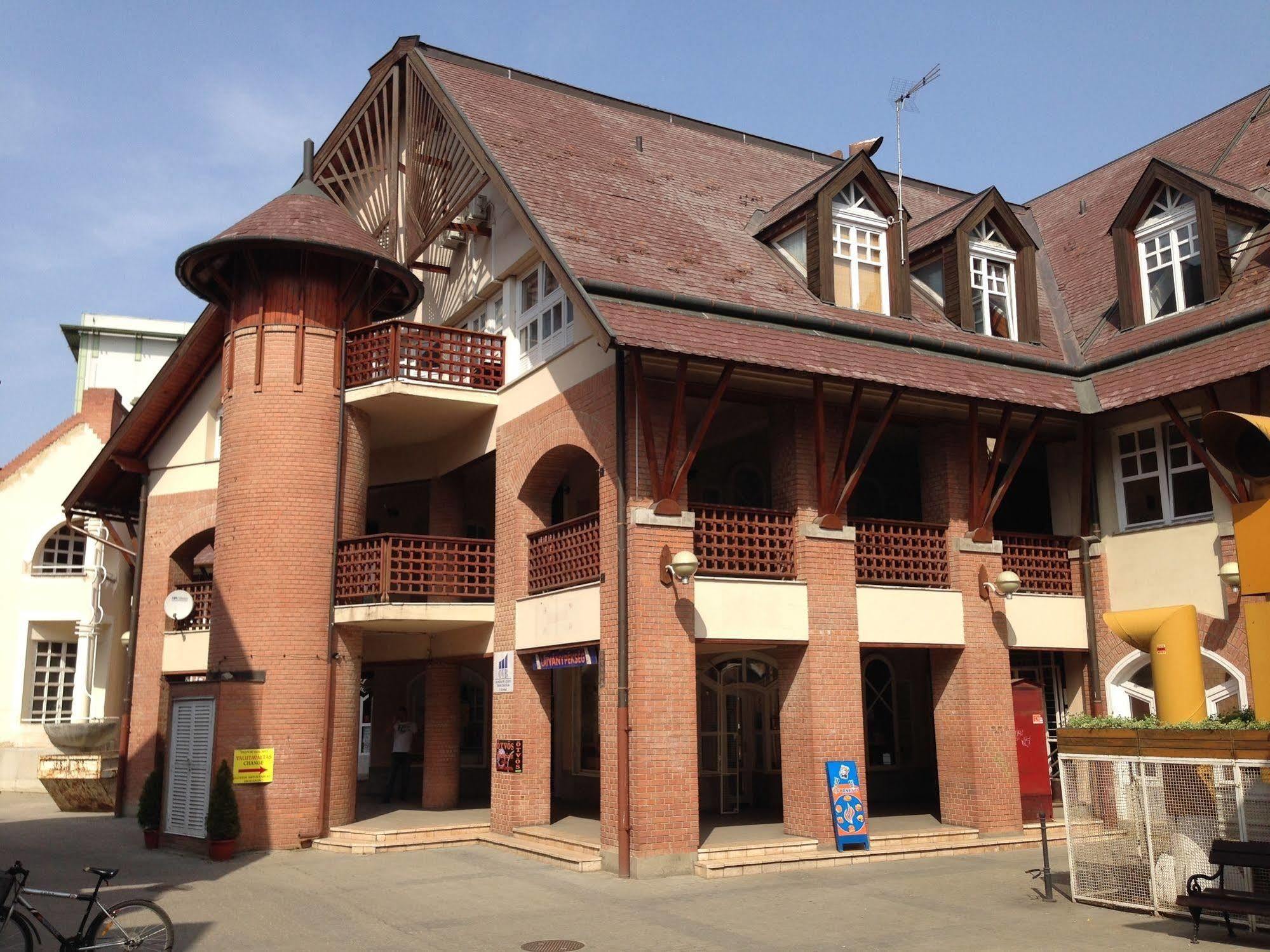 Kalvin Vendegszobak Debrecen Exterior photo
