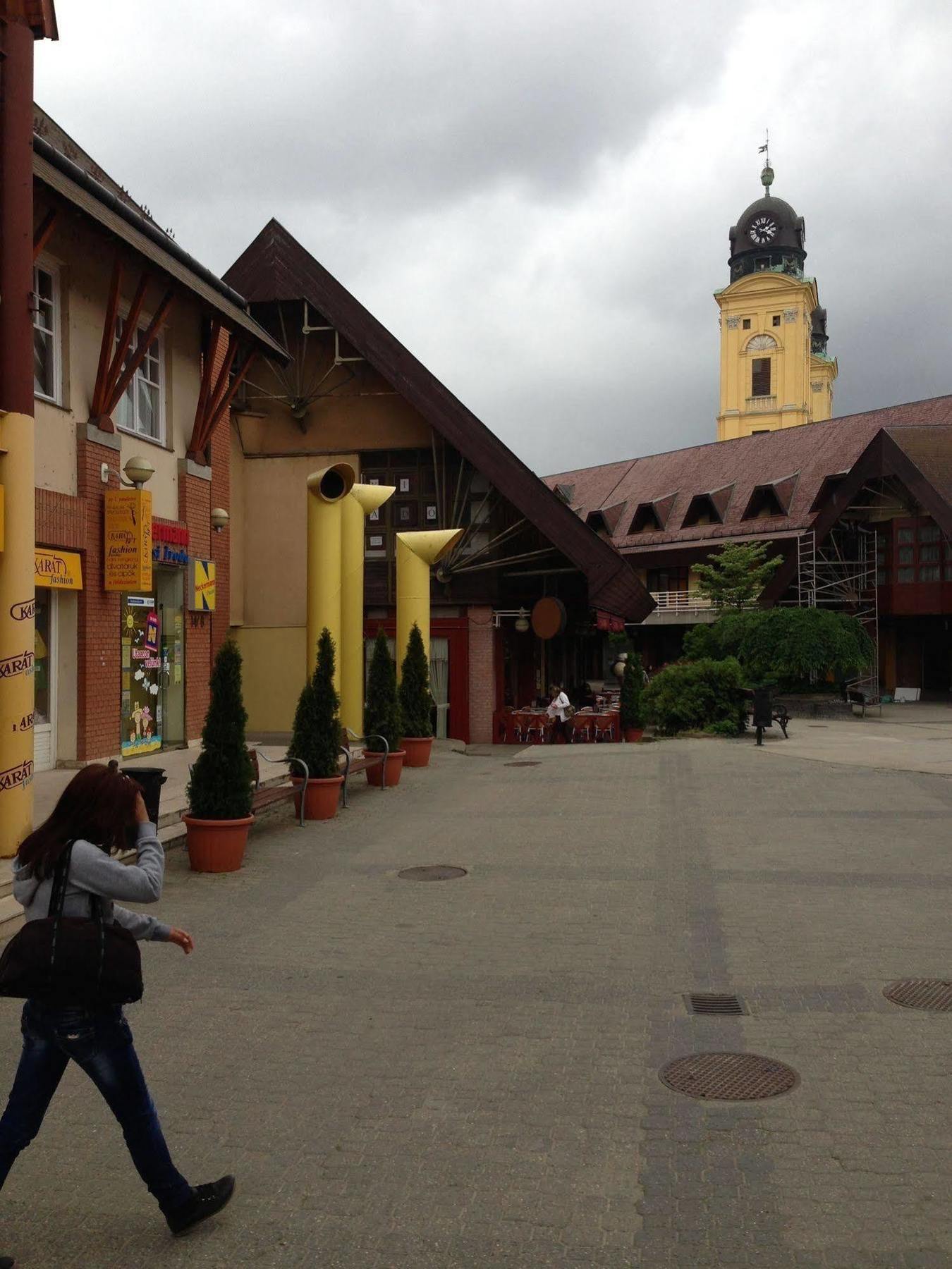 Kalvin Vendegszobak Debrecen Exterior photo